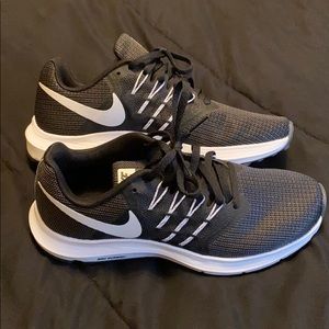 Nike Run Swift sneakers